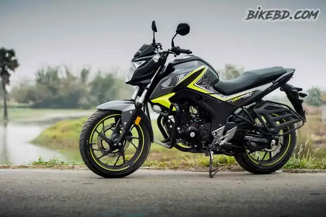 honda cb hornet striking green full view